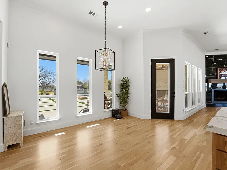 1110 Warwick Ct — Photo 24