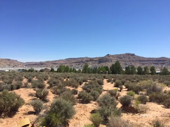 1035 S Victory Way, Big Water, UT 84741