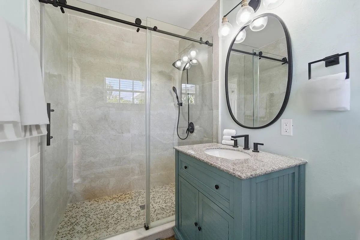 4 bed, 2.0 bath, 2298 sqft, $4,000 — Photo 4