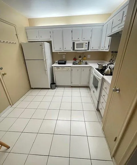 4740 NW 21st St #408 — Photo 8