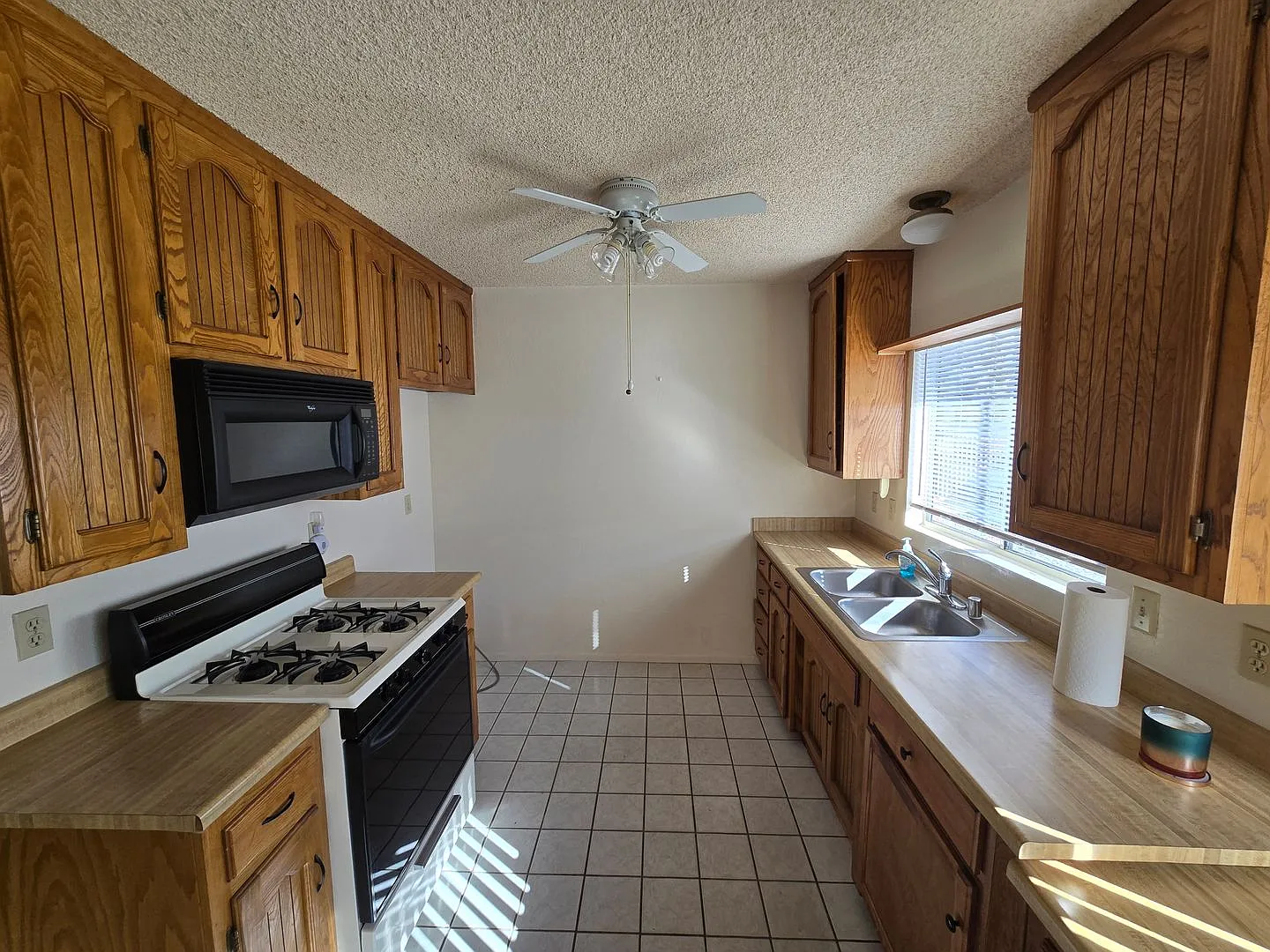 1/2 Acre and All Tile! — Photo 3