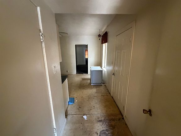 4th image of 1591 Main St