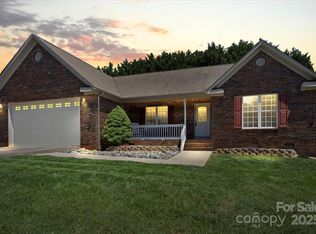 1011 Atherstone St NW, Conover, NC 28613