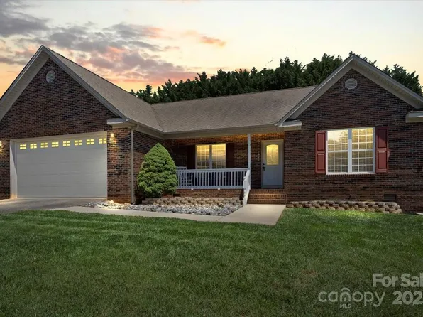 1011 Atherstone St NW, Conover, NC 28613