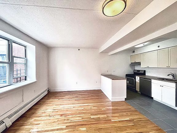 4th image of 138 E 112th St APT 2