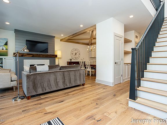 3rd image of 7277 Schoolhouse Dr SE #6