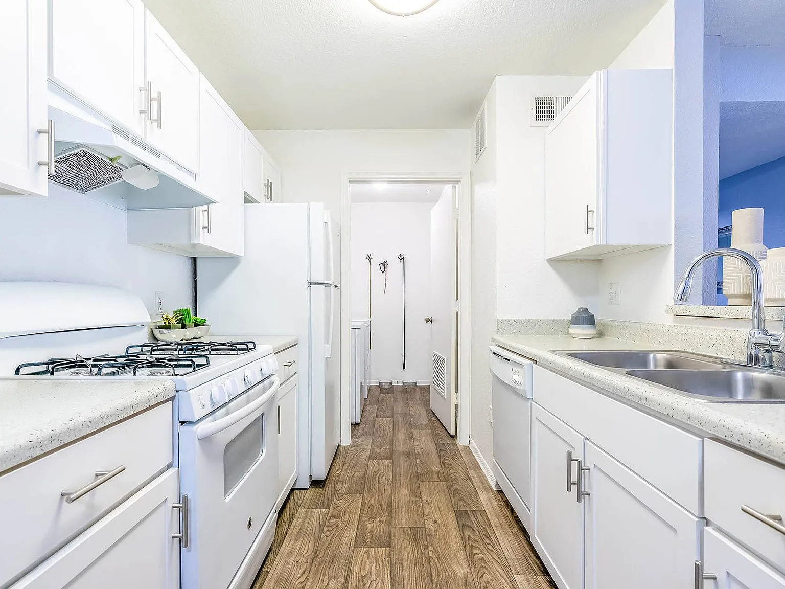 Coastline Cove Apartment Homes — Photo 3