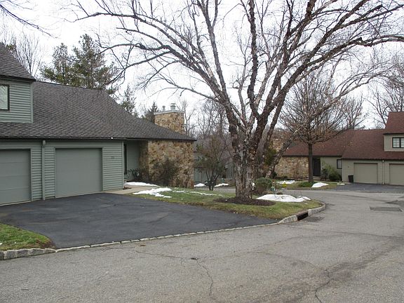 3rd image of 25 Minnisink Dr