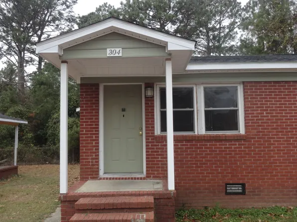 304 Old Shaw Rd, Fayetteville, NC 28303