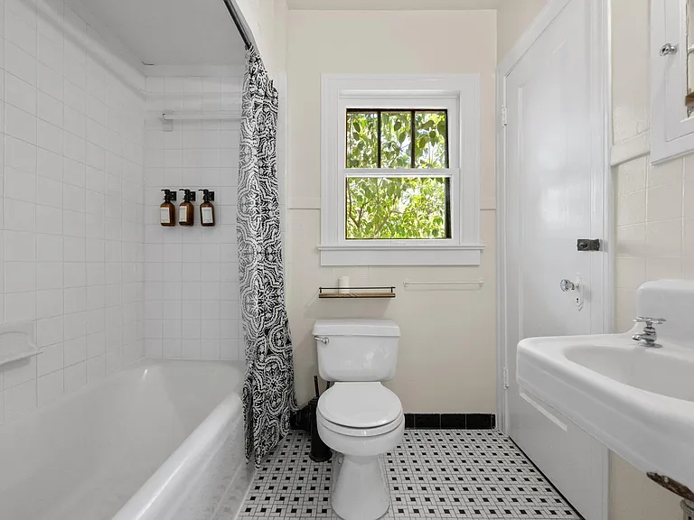 107 E Gibson St — Photo 17