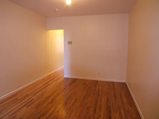 Rented by Nachman Weingarten, LREB | media 29
