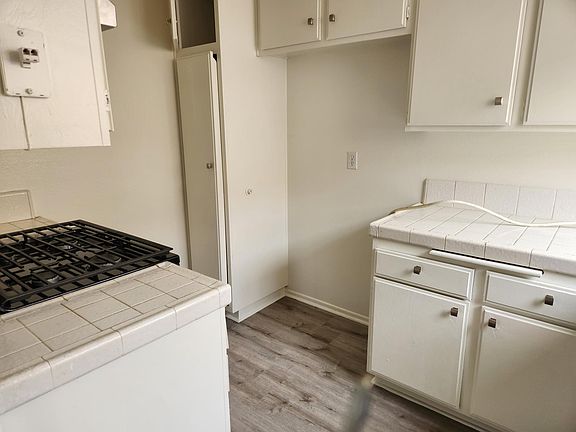 2nd image of 1711 Grismer Ave APT 25