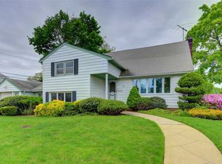 2 Winding Rd, Massapequa, NY 11758