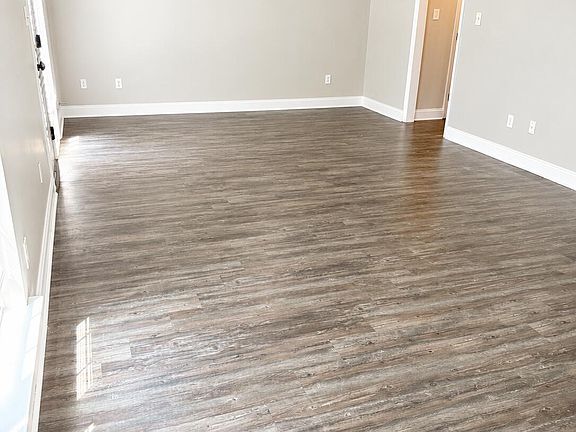 3rd image of 908 Bryan Circle