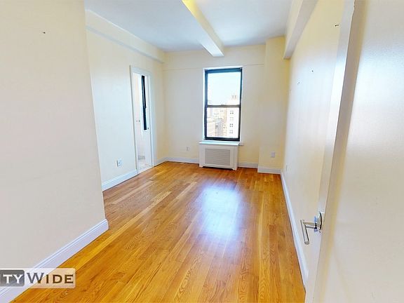 4th image of 160 W 73rd St APT 13I