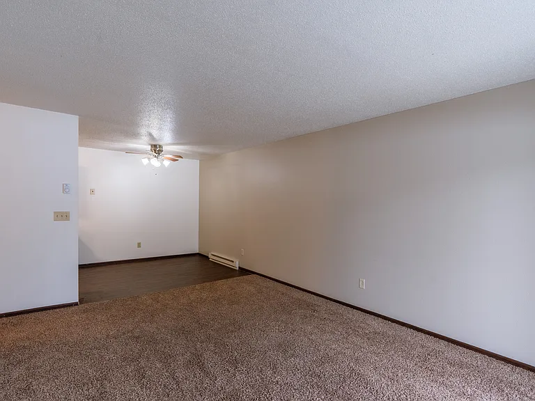 Fargo, ND Long Island Apartments | Living