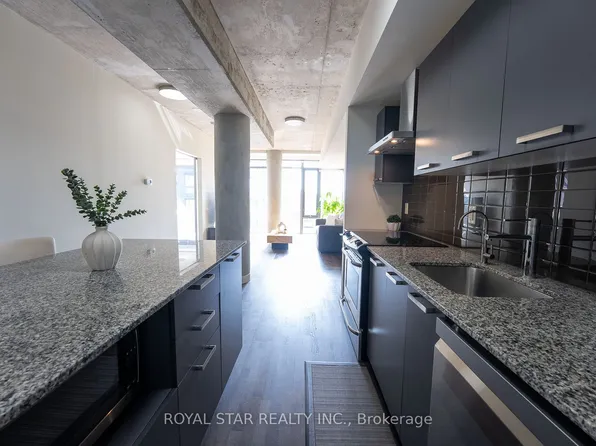 95 Bathurst St #623, Toronto, ON M5V 0H7