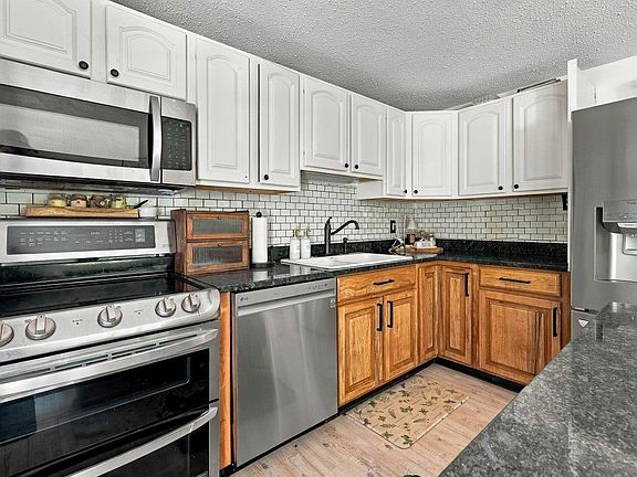 5th image of 4 Westview Drive