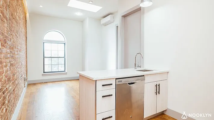 Rented by Nooklyn NYC LLC | media 28
