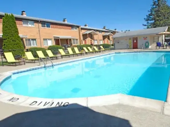 Village Townhomes, 3860 Todd St, Midland, MI 48642