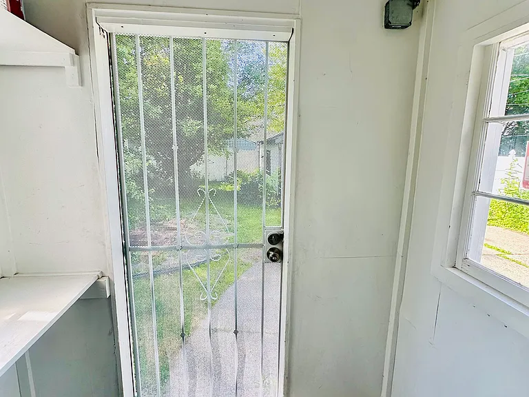 14948 Chesterfield Ave — Photo 13