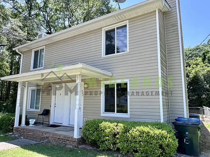 208 S Cromwell St #E — Photo 4