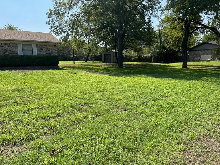 320 Jean Dr — Photo 4