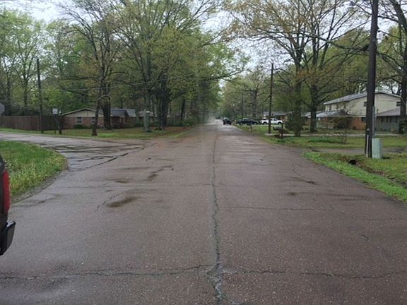 4th image of 2000 Pin Oak Dr