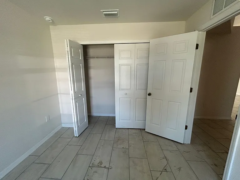 Coming Soon Newer 3/2 Duplex -1 car garage — Photo 16