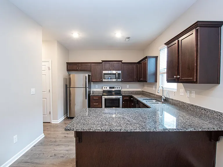 535 Calen Ln — Photo 2