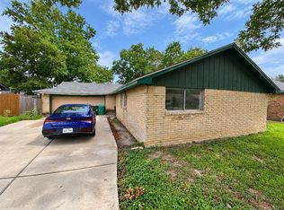 5400 Hemlock Dr, Baytown, TX 77521