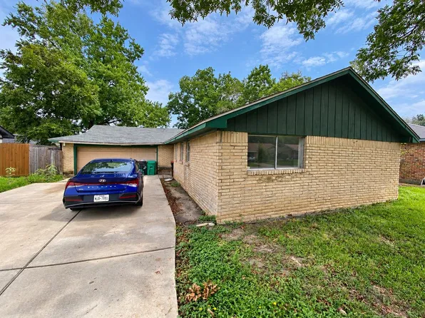 5400 Hemlock Dr, Baytown, TX 77521