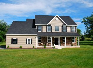 8 Schoolhouse Rd, Sellersville, PA 18960