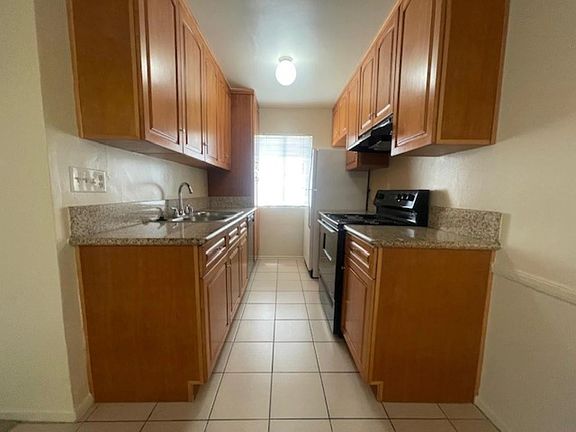 3rd image of 1689 Amberwood Dr APT 103