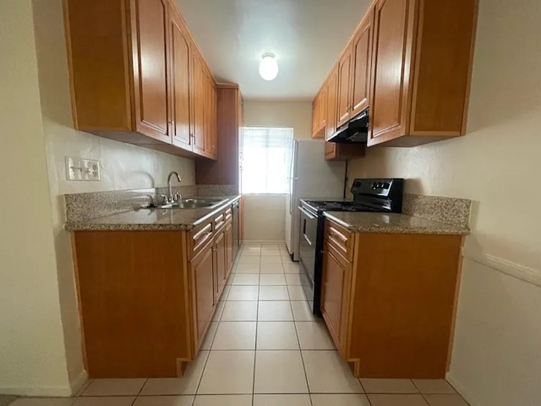 1689 Amberwood Dr #103 — Photo 4
