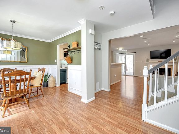 5th image of 207 Kings Crest Dr