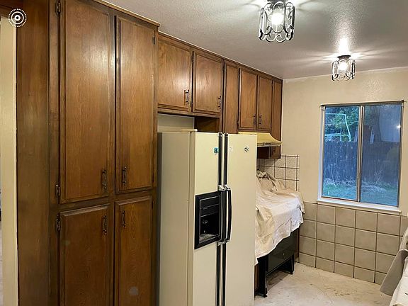 5th image of 264 Curtiss Ct