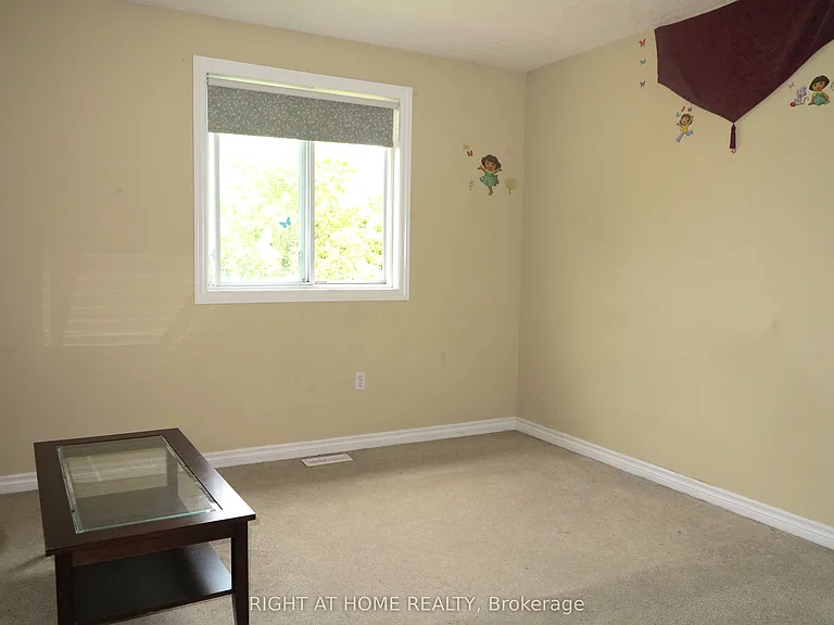 692 Oakcrossing Rd — Photo 13