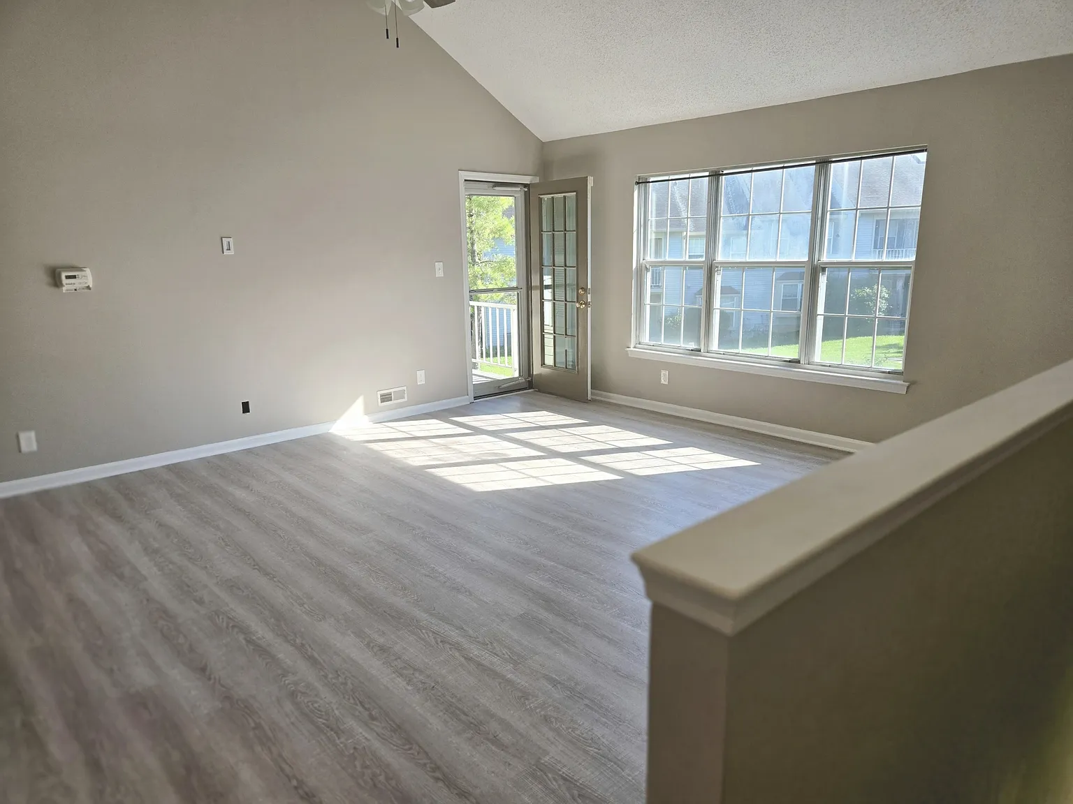 1006 Harwood Ct — Photo 4