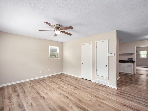 4th image of 219 Melwood St
