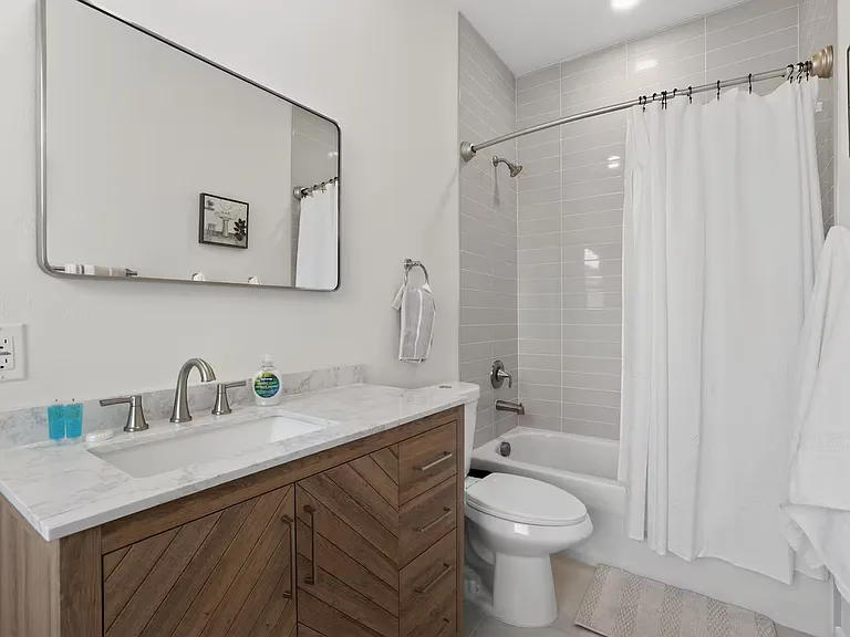 210 E Columbus Dr #B — Photo 21