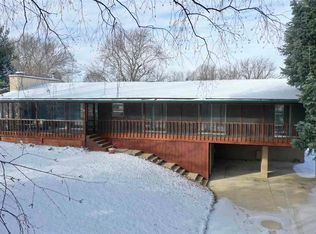 324 Lake View Dr NE, Solon, IA