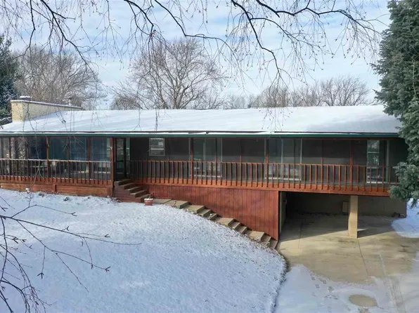 324 Lake View Dr NE, Solon, IA 52333