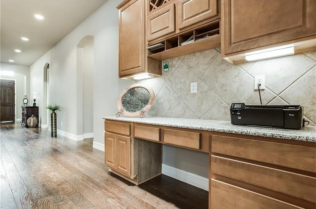 4 bed, 2877 sqft, $3,200 — Photo 4