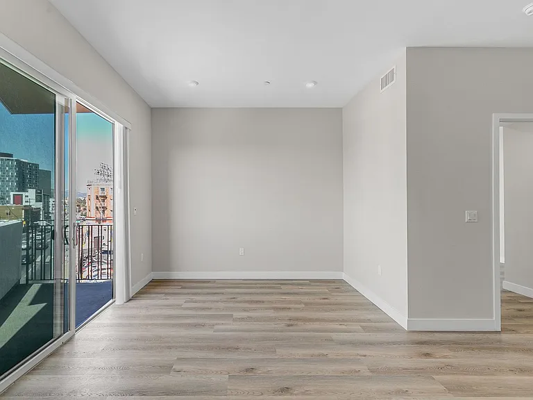 825 Coronado-Building — Photo 113