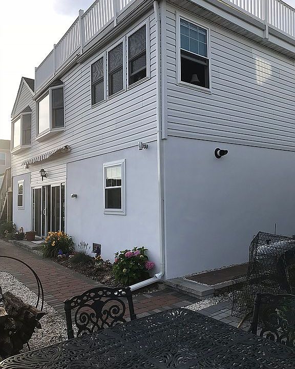 1st image of 240 Cedar Dr