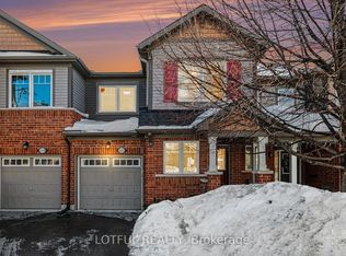 521 Foxlight Cir, Ottawa, ON K2M 0L9