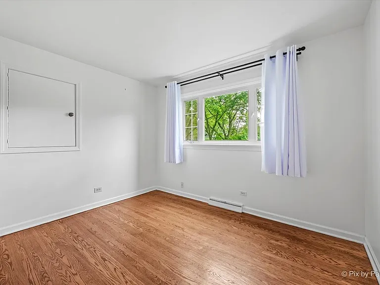 116 S Deerpath Rd — Photo 20