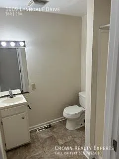 1009 Lynndale Dr — Photo 6