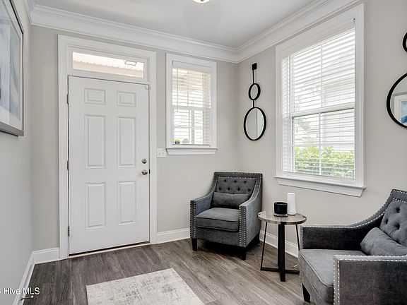 4th image of 401 Longmeadow Drive